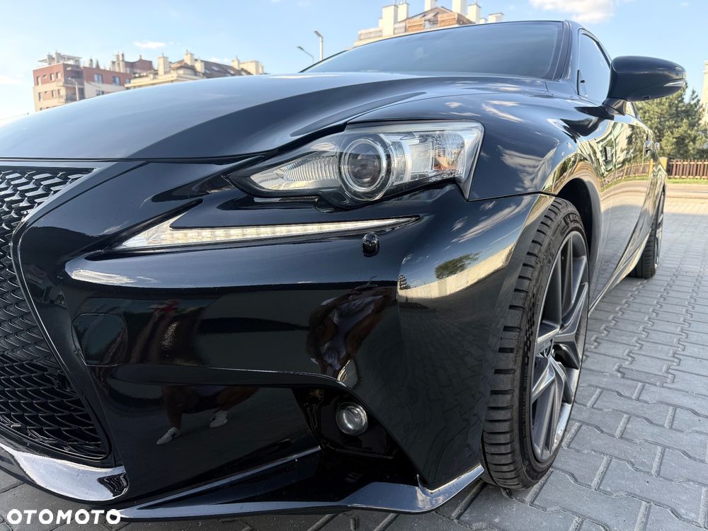 Lexus IS - 13