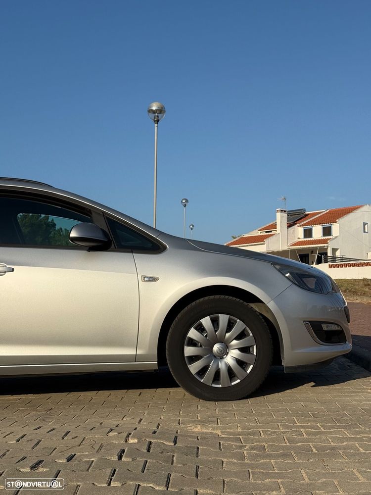 Opel Astra Sports Tourer - 13