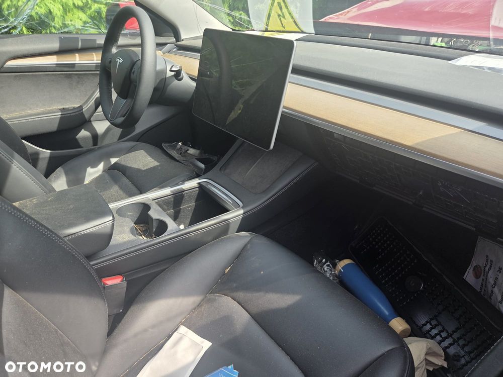 Tesla Model 3 - 12