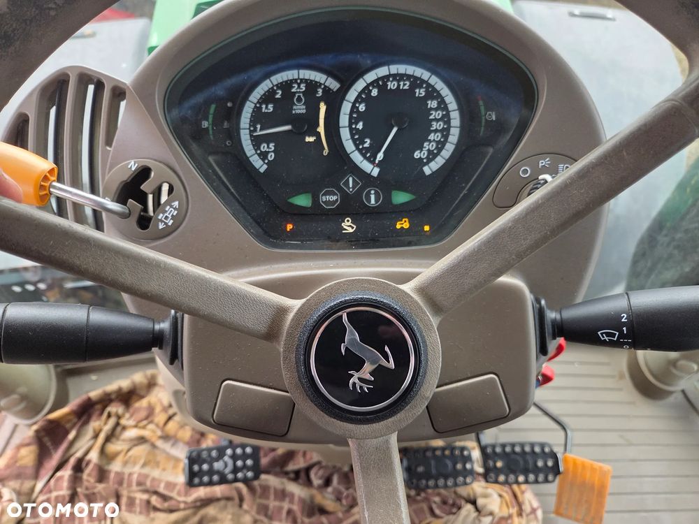 John Deere 6215R - 16