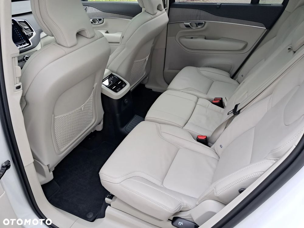 Volvo XC 90 T8 AWD Plug-In Hybrid Ultra Dark 7os - 13