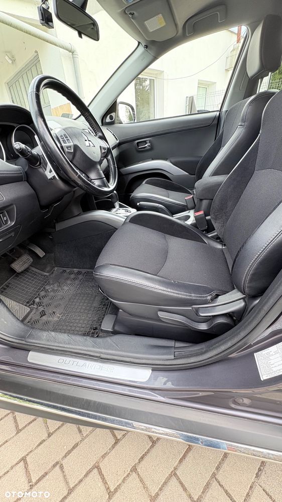 Mitsubishi Outlander 2.4 Intense + CVT - 9