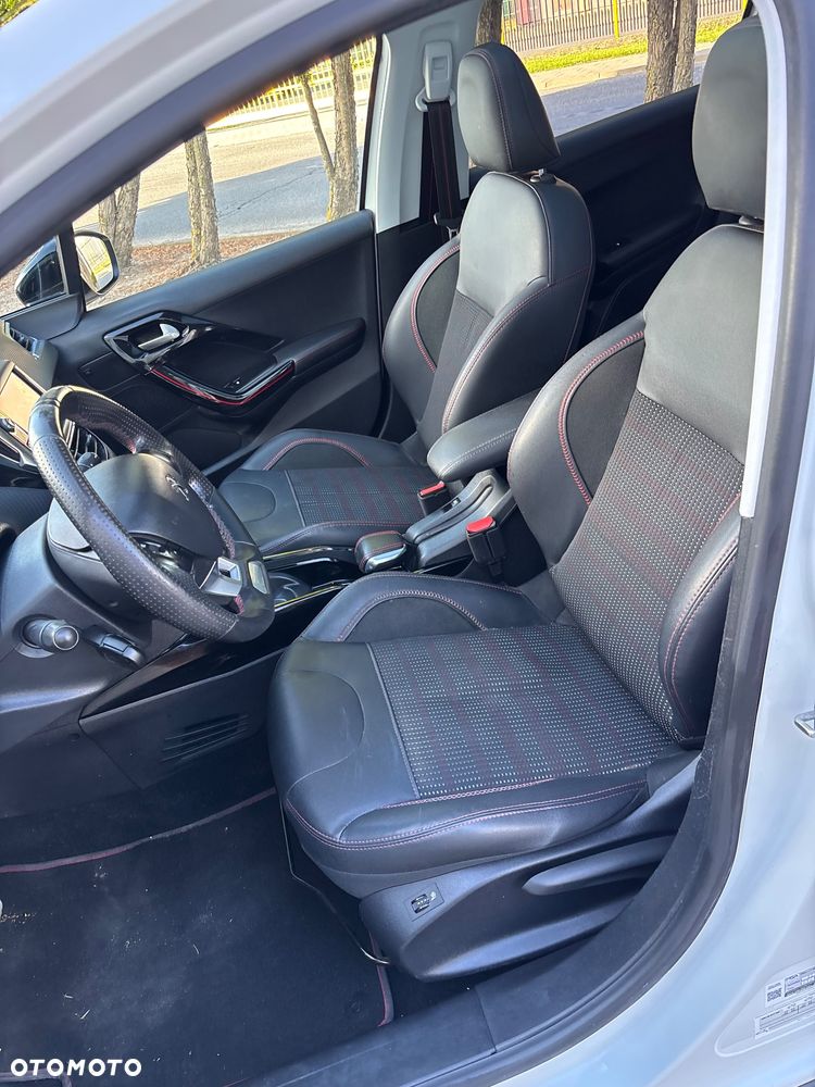 Peugeot 2008 PureTech 110 Stop&Start EAT6 GT-Line Edition - 9