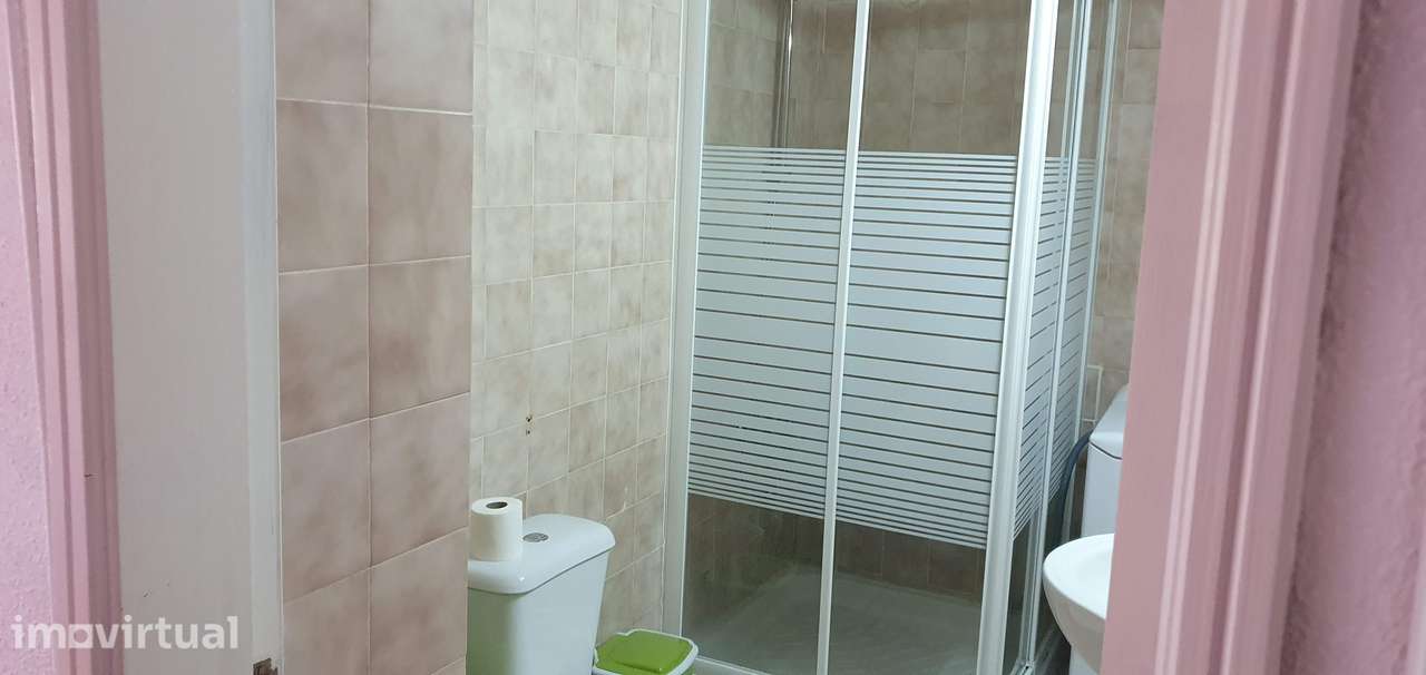Apartamento T0 com piscina e varanda em Quarteira-Vilamoura - Grande imagem: 5/7