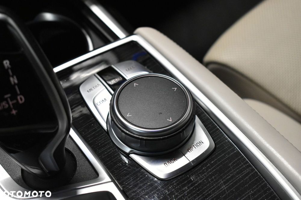 BMW Seria 7 - 24