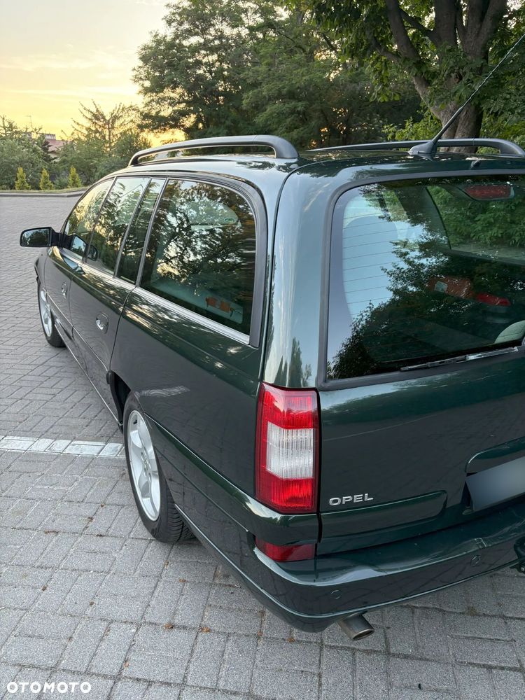 Opel Omega 2.2 Elegance - 11