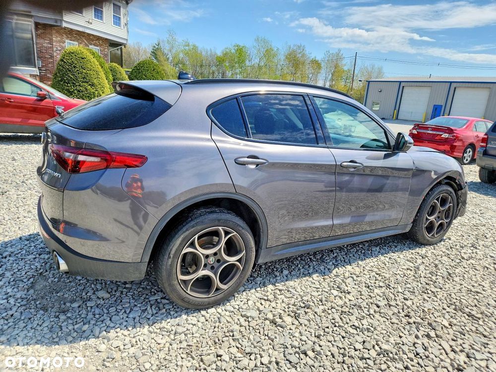 Alfa Romeo Stelvio - 4