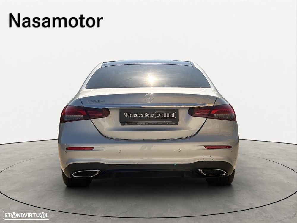 Mercedes-Benz E 220 d AMG Line — fotografia 3