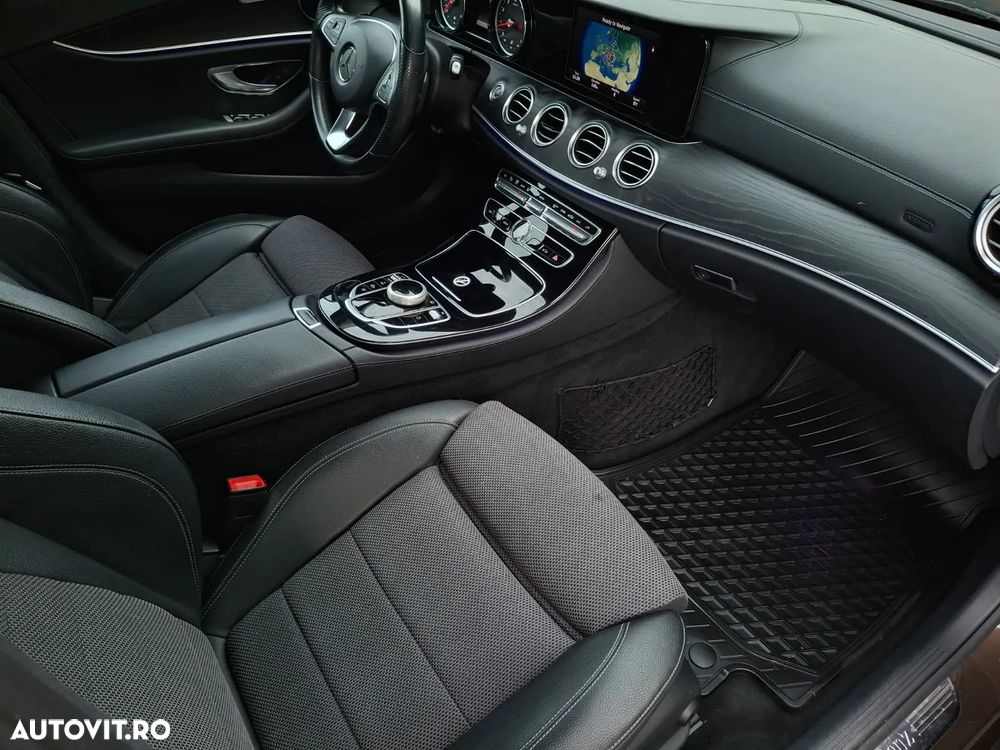 Mercedes-Benz E 200 4MATIC Aut. - 11