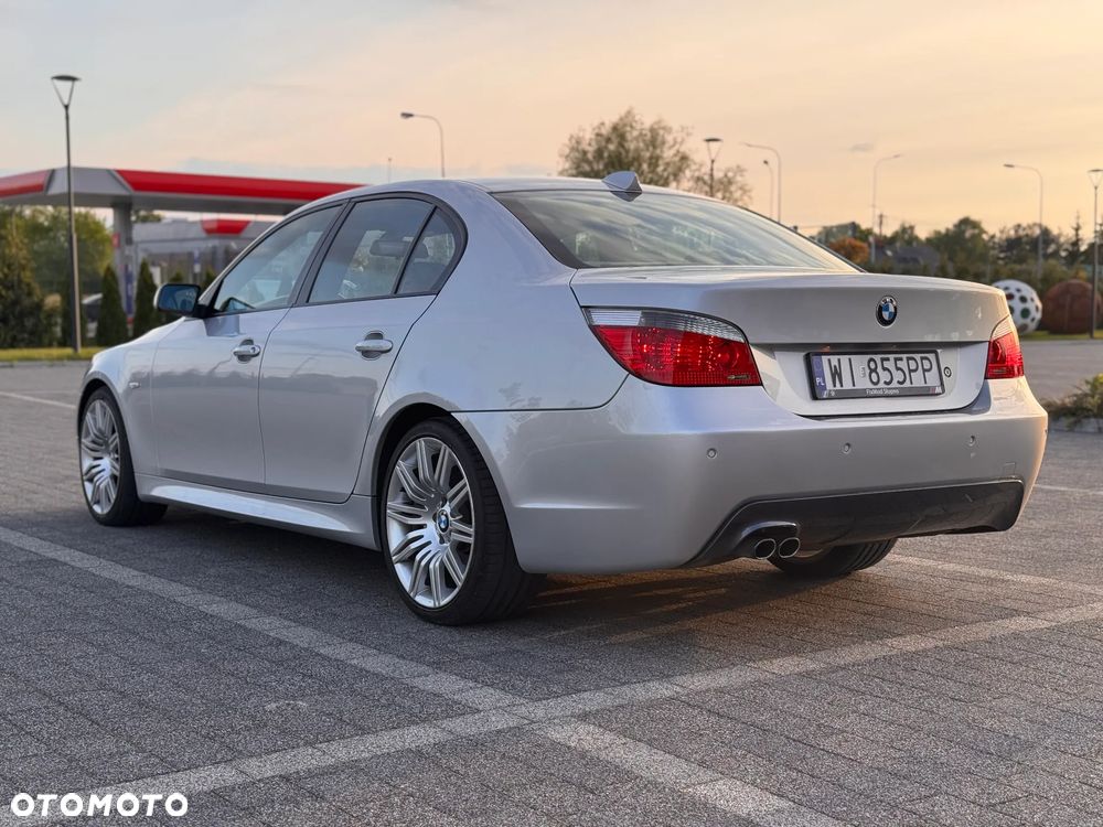 BMW Seria 5 523i Touring - 11