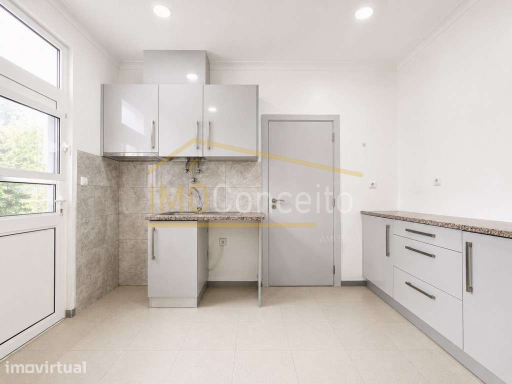 Moradia T2 , com espaço exterior e sótão com potencial incrível.
A... - Grande imagem: 4/21