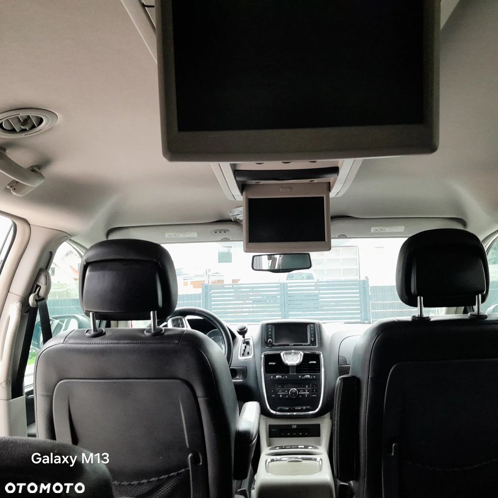 Chrysler Town & Country 3.6 Limited - 8