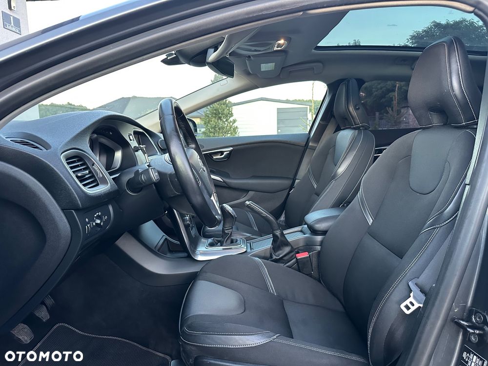 Volvo V40 D2 Momentum - 17