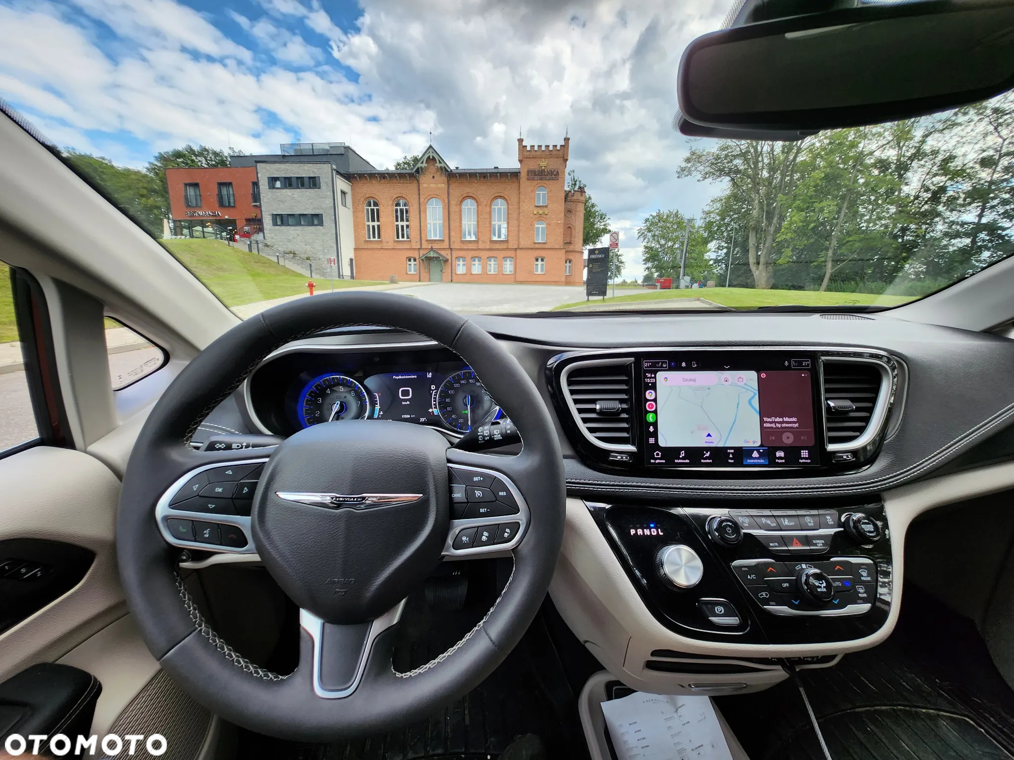 Chrysler Pacifica - 16