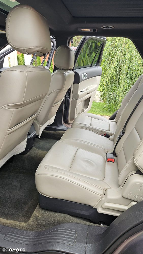 Ford Explorer - 16