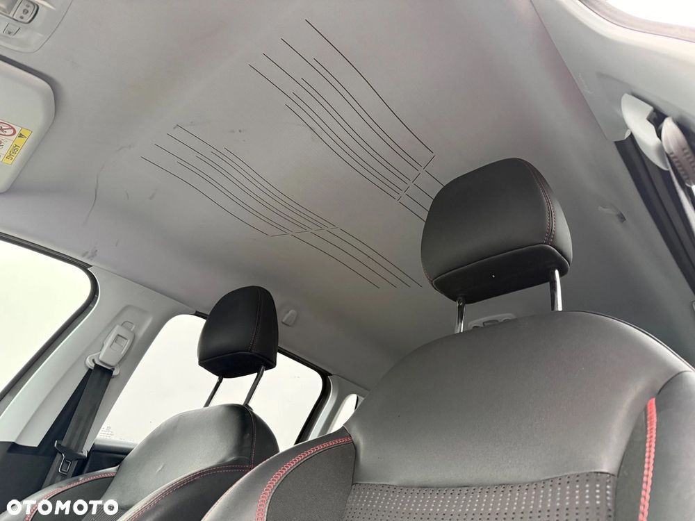 Peugeot 2008 PureTech 130 EAT8 GT - 13