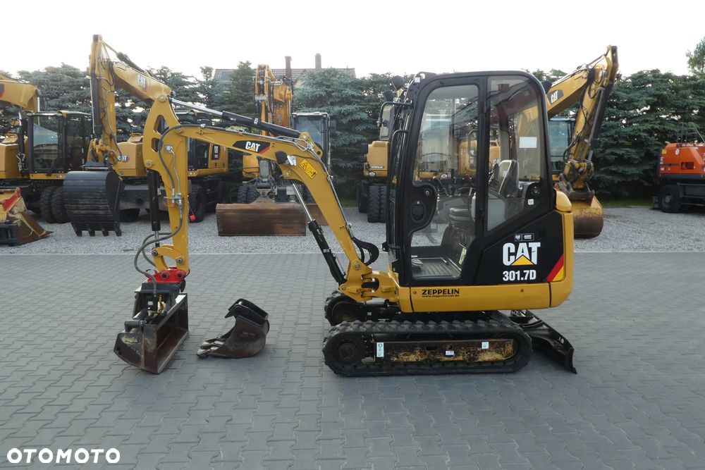 Caterpillar 301,7D Z NIEMIEC DWIE ŁYŻKI - 1