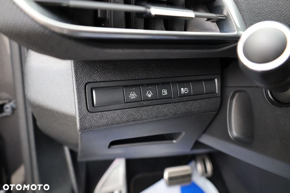 Peugeot 3008 225 e-EAT8 GT - 29