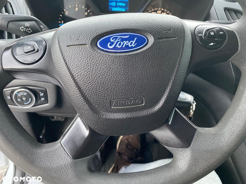 Ford CONNECT - 18