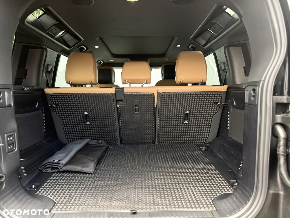 Land Rover Defender 110 D350 X-Dynamic HSE - 11