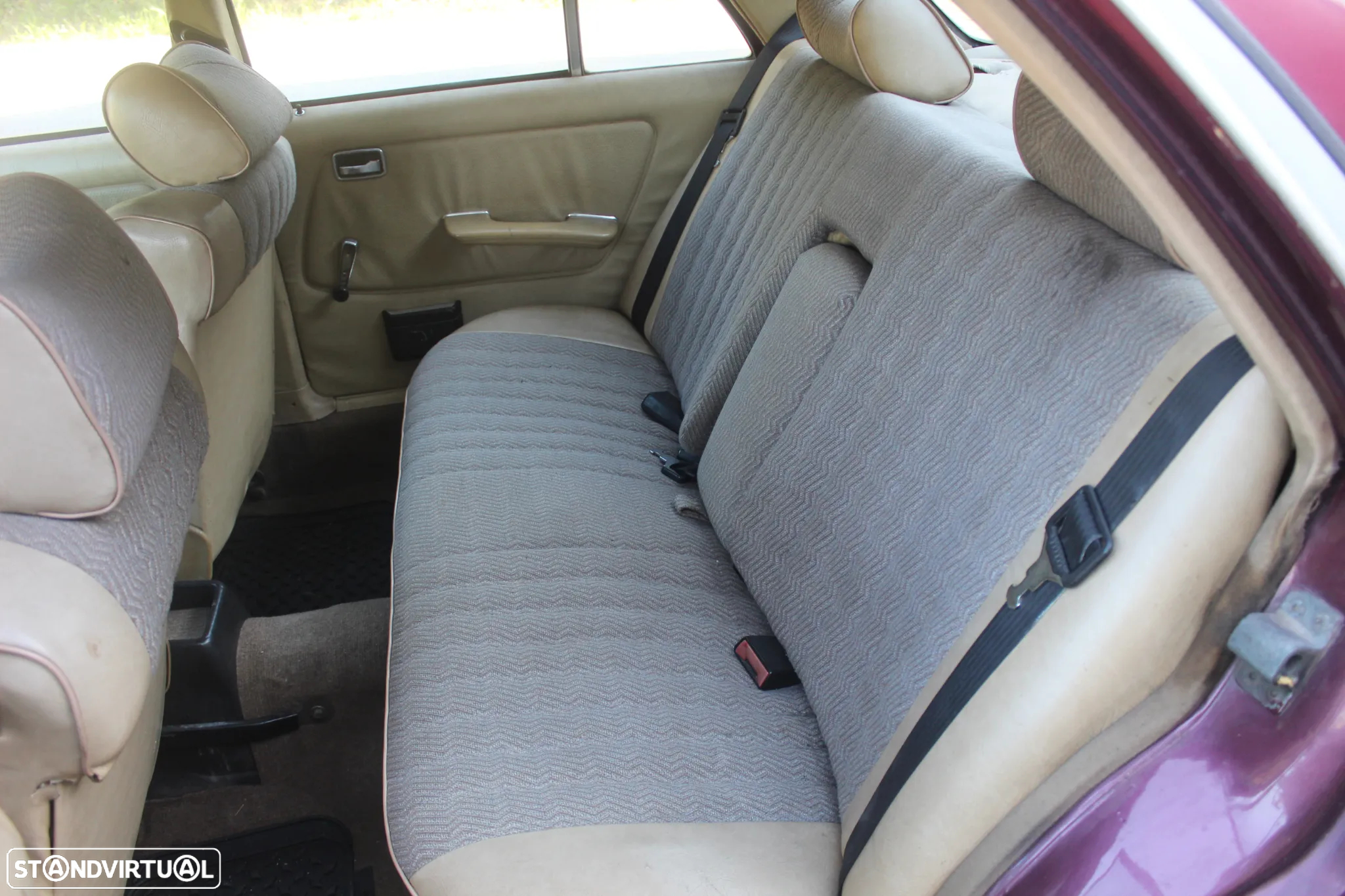Mercedes-Benz 240 - 7