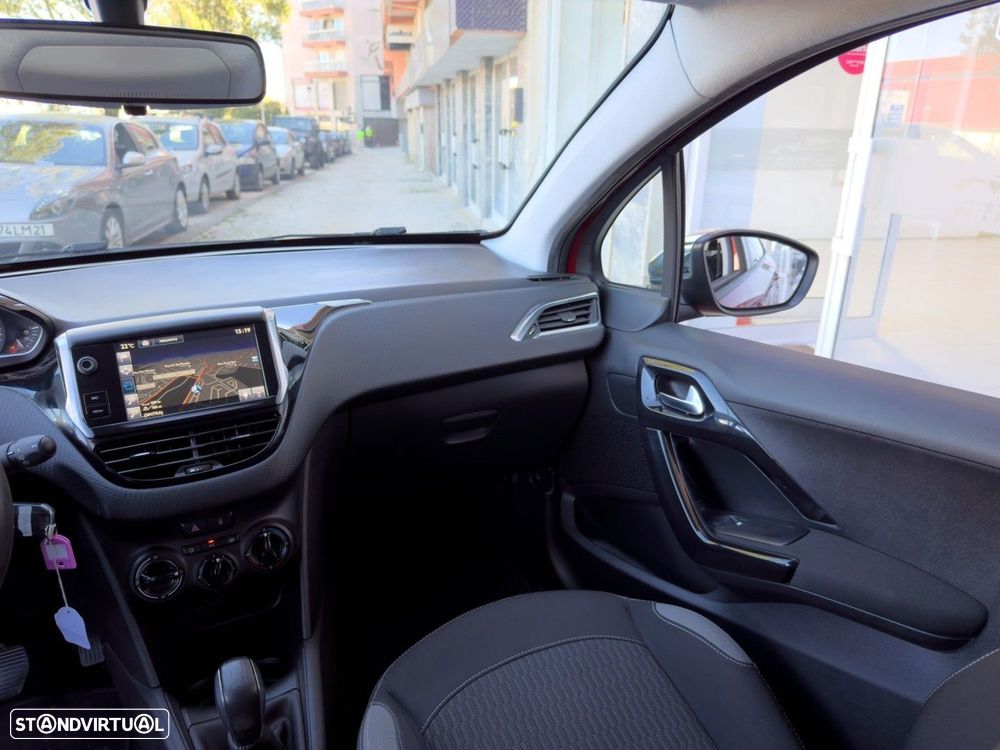 Peugeot 208 1.2 PureTech Style - 18