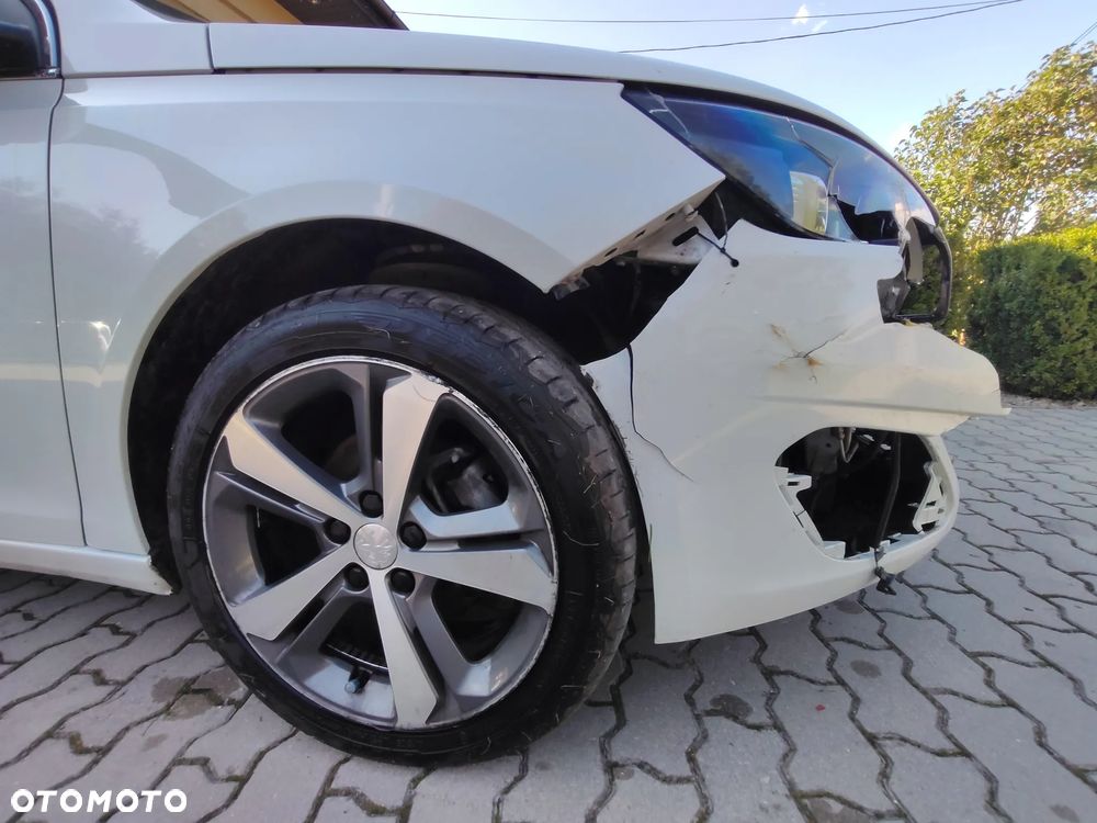 Peugeot 308 1.2 PureTech Allure S&S - 10