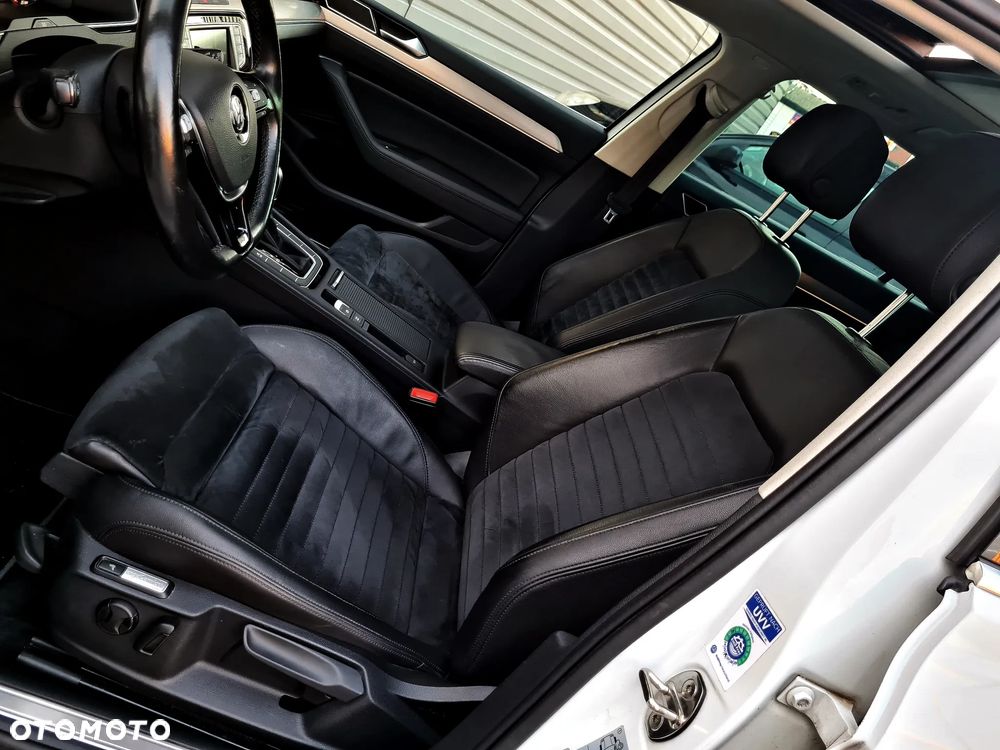 Volkswagen Passat Variant 2.0 TDI SCR DSG BlueMotion Highline - 24