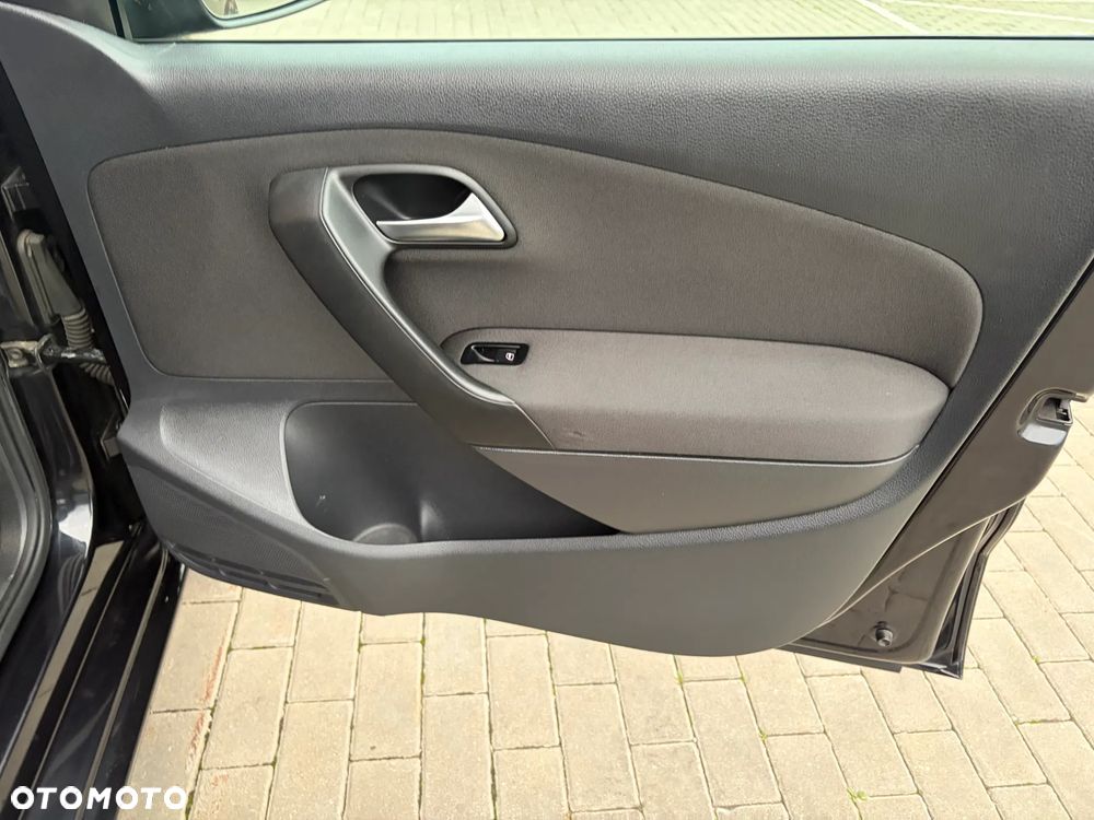 Volkswagen Polo 1.2 TSI Blue Motion Technology Comfortline - 27