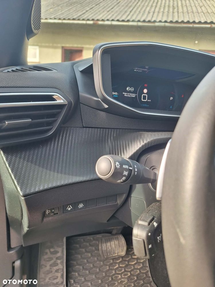 Peugeot 2008 1.2 PureTech Allure Pack S&S EAT8 - 24