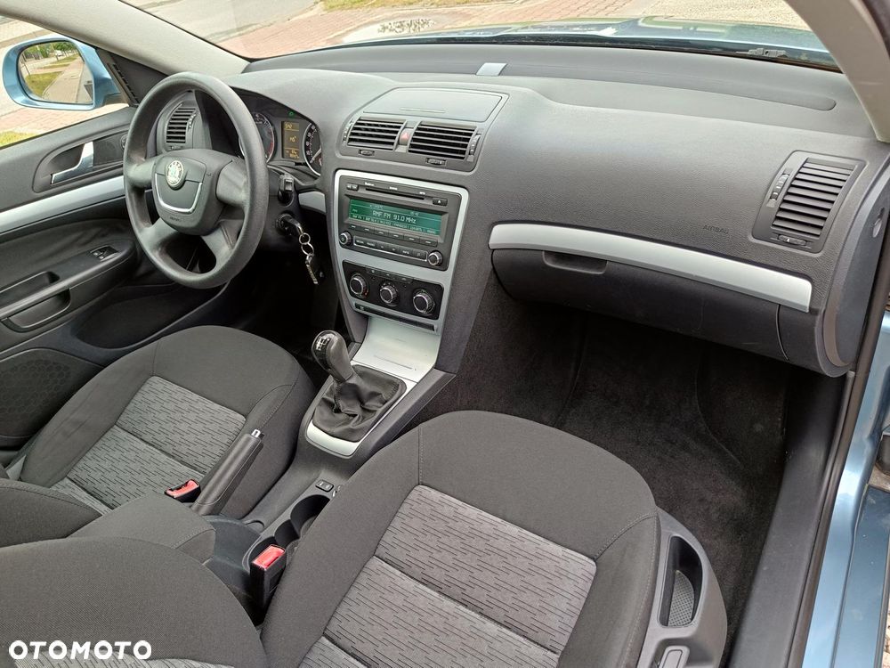 Skoda Octavia 1.6 Combi Ambiente - 21