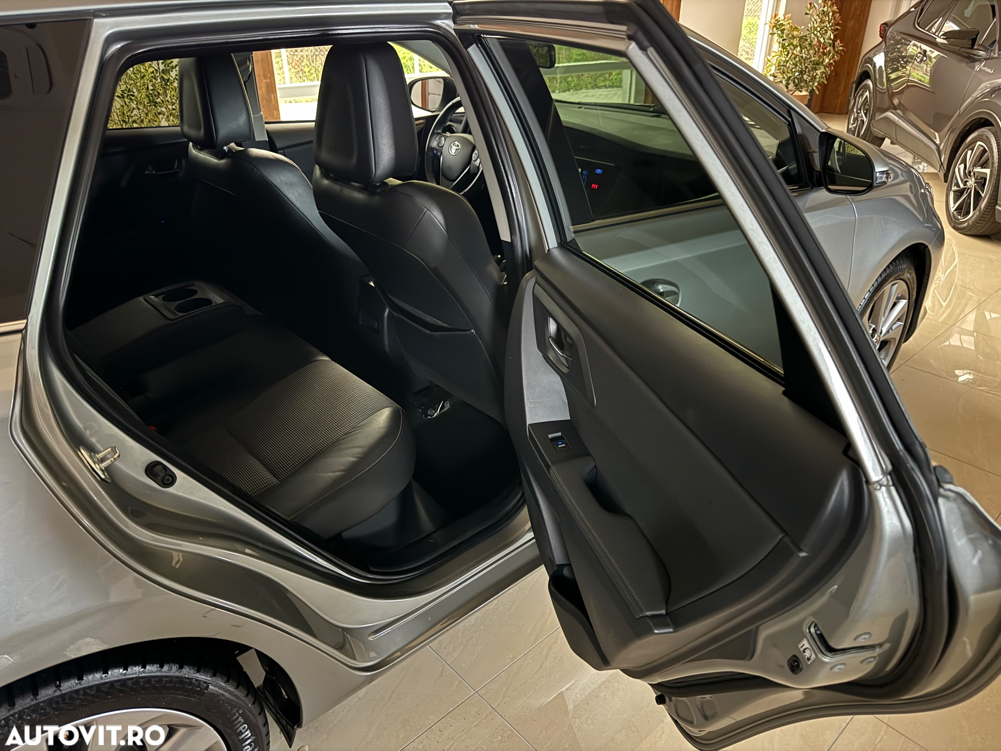 Toyota Auris 1.8 VVT-i Hybrid Automatik Touring Sports Edition-S - 9