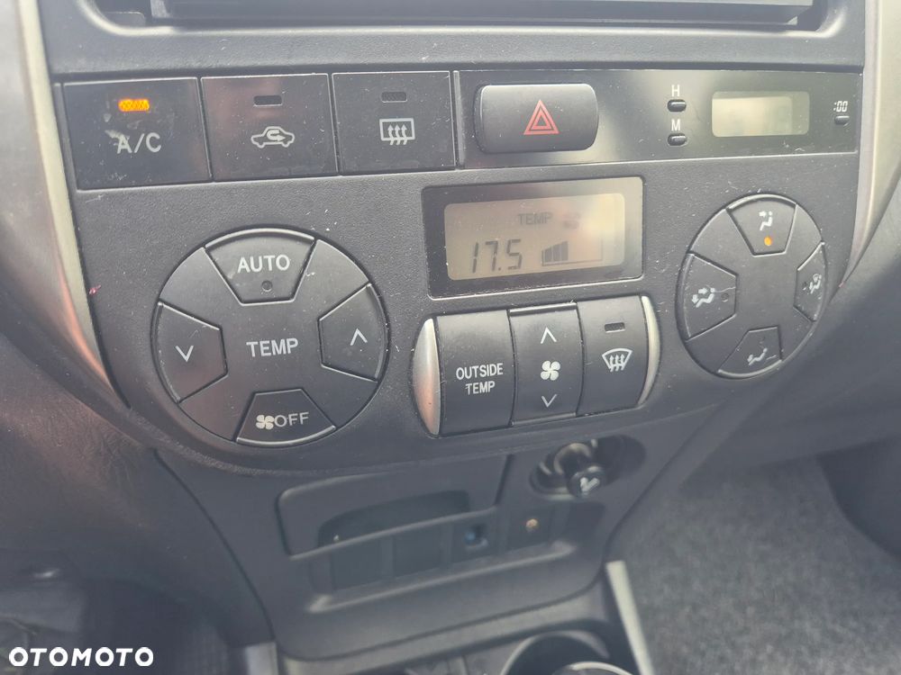 Toyota RAV4 D-4D 4x4 Sol - 23