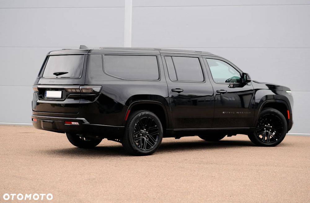 Jeep Grand Wagoneer - 12