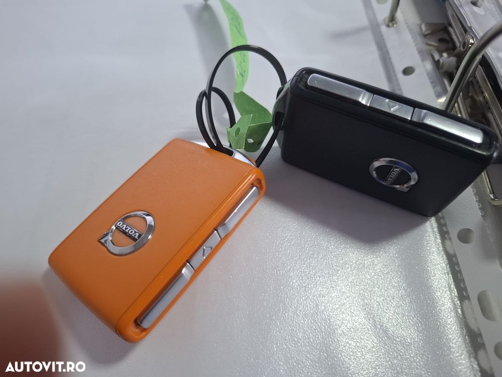 Volvo XC 60 B4 D Plus Dark - 3