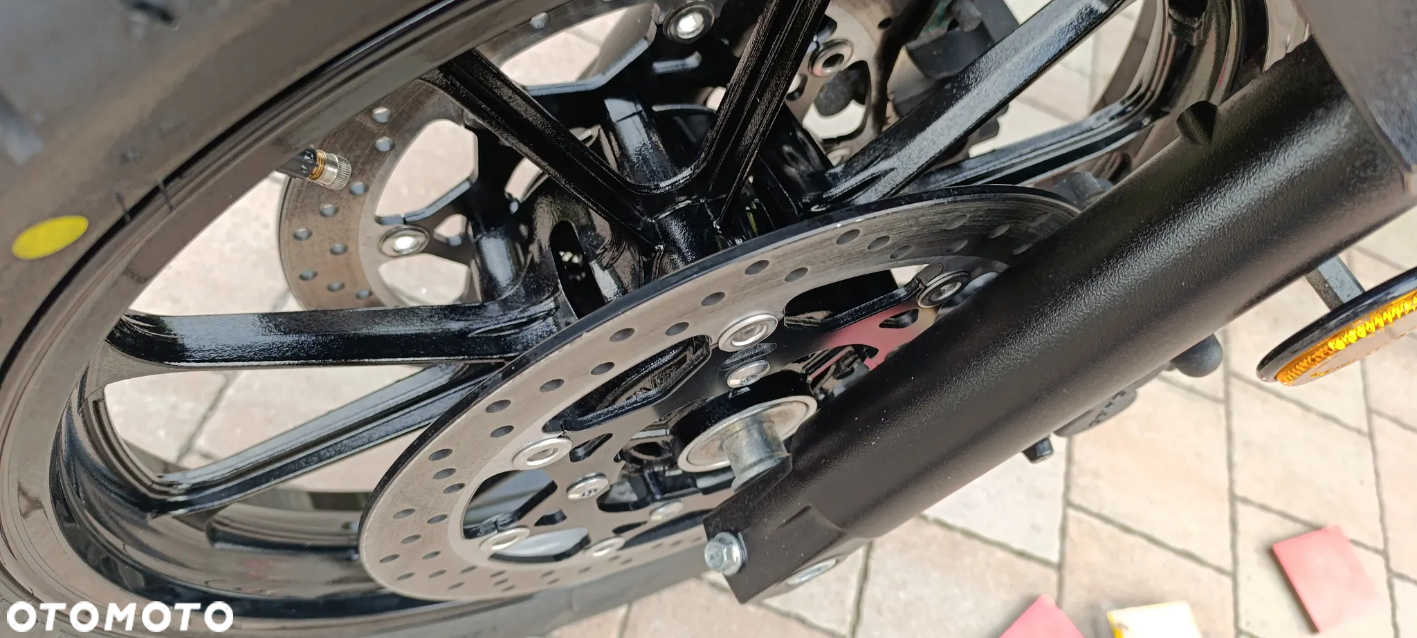 Suzuki V-STROM - 16