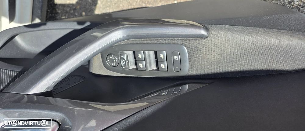 Peugeot 2008 1.2 PureTech Style - 10