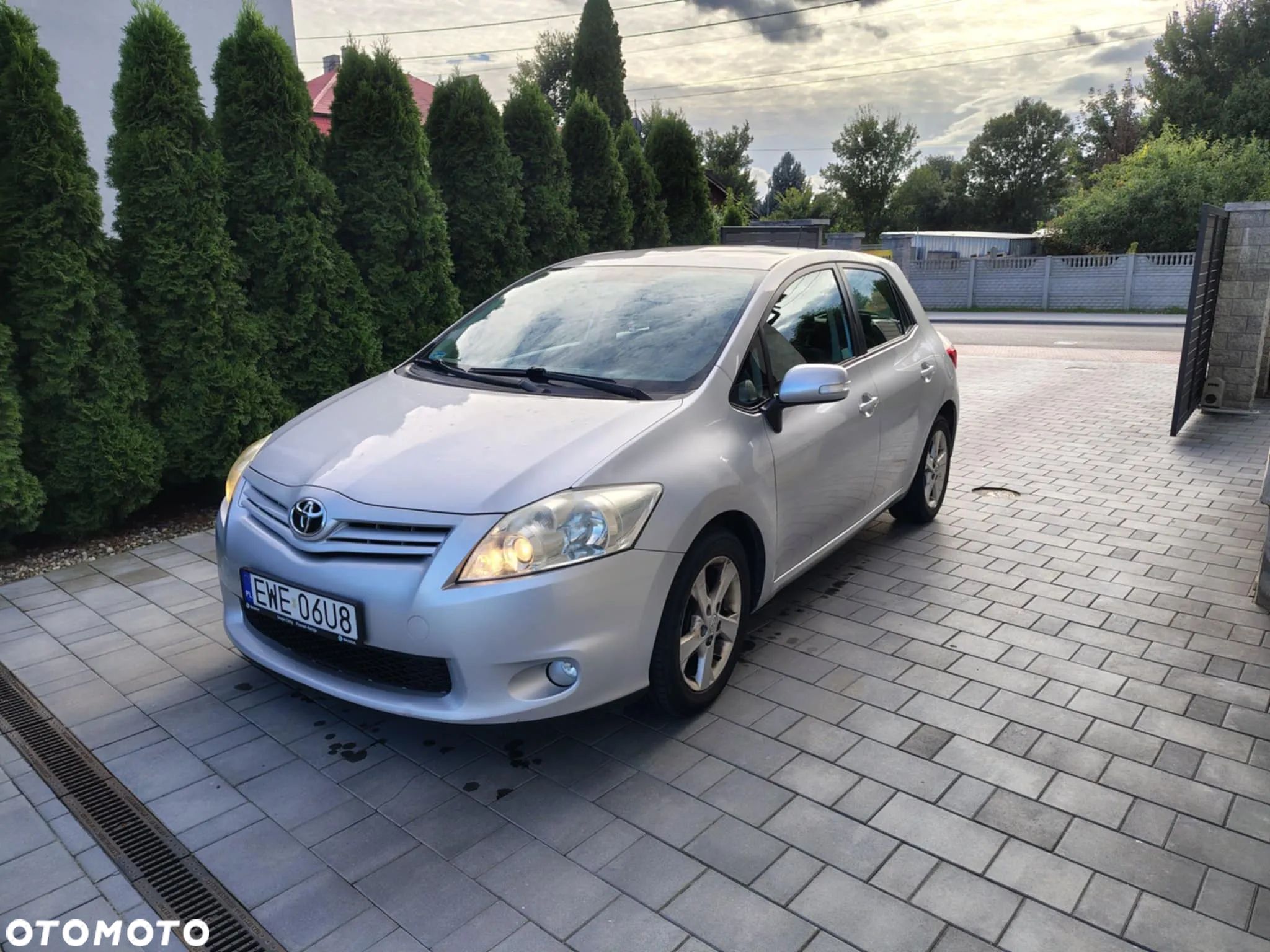 Toyota Auris 1.6 Premium - 1