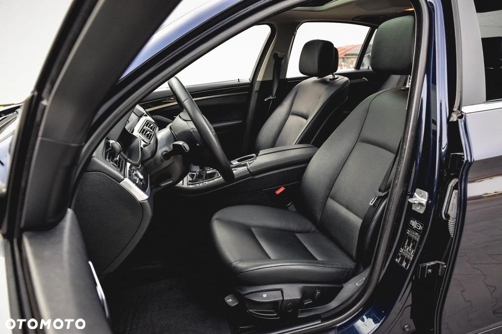 BMW Seria 5 520i - 6