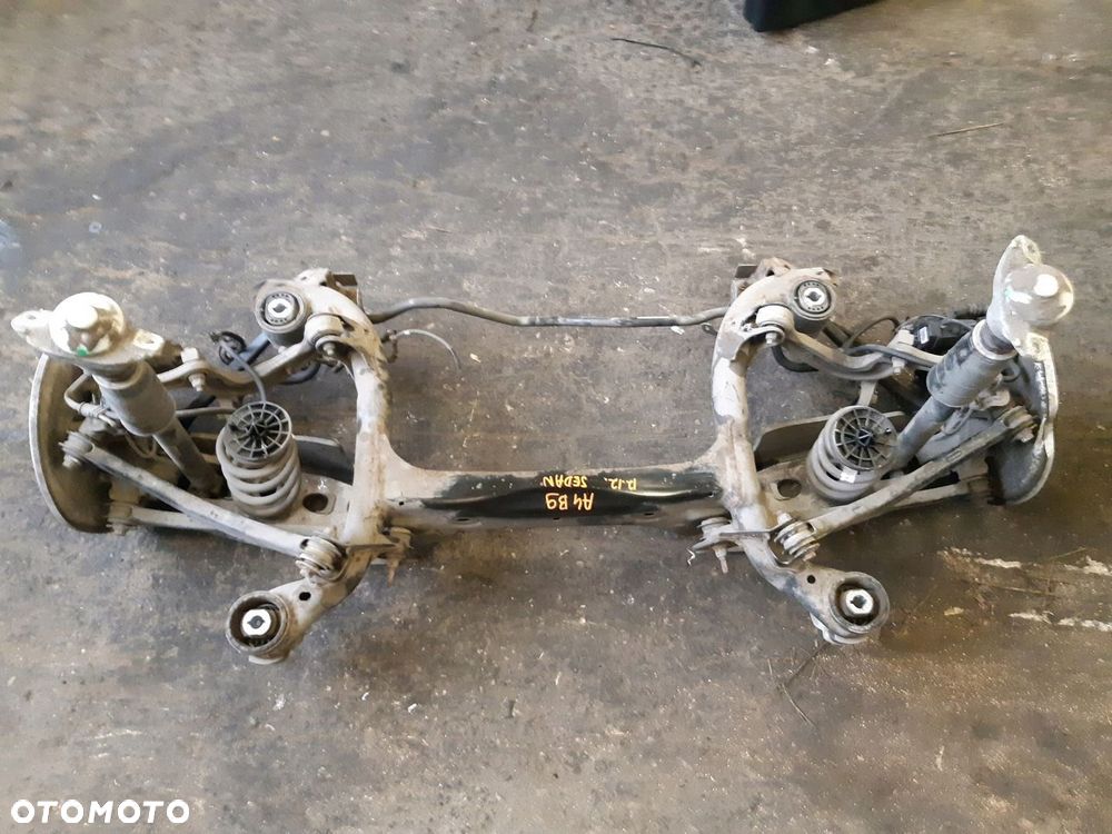 AUDI A4 B9 ZAWIESZENIE TYŁ TYLNE SANKI BELKA ZWROTNICE WAHACZE KOMPLET - 1
