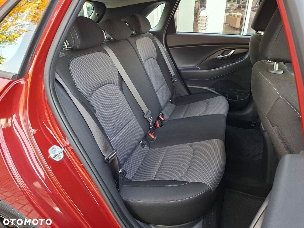 Hyundai i30 1.5 DPI Classic + - 16
