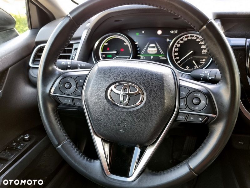 Toyota Camry - 25