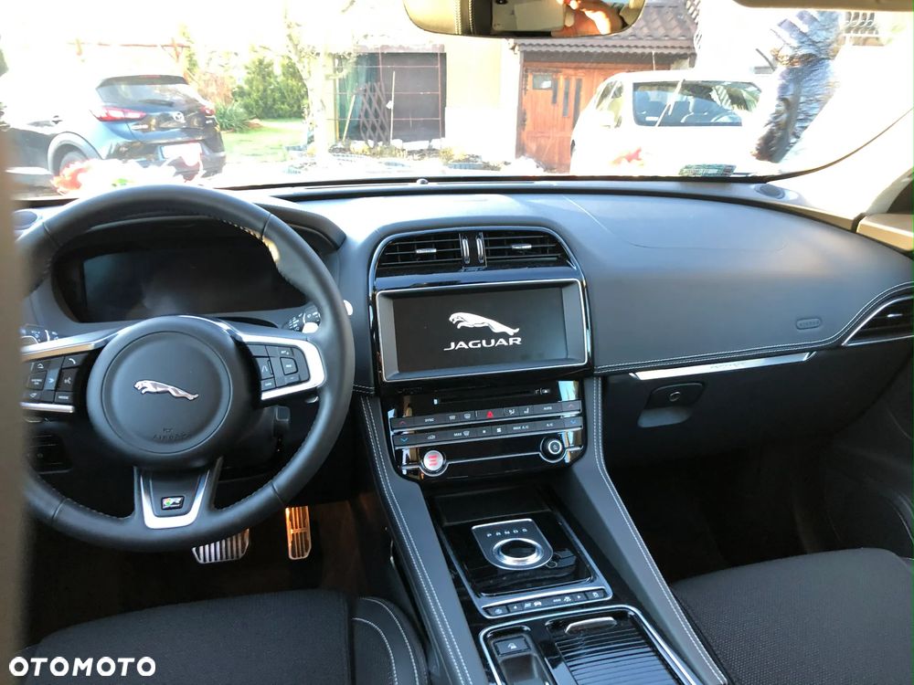 Jaguar F-Pace 2.0 i4D AWD R-Sport - 10
