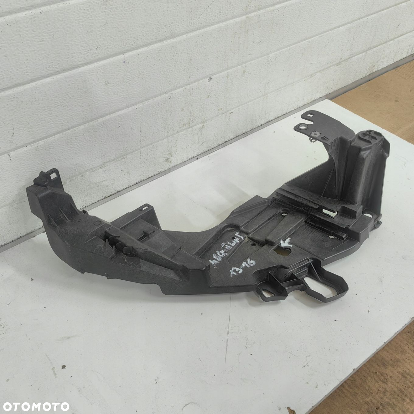 Okular lampy prawy Renault Megane III lift - 2