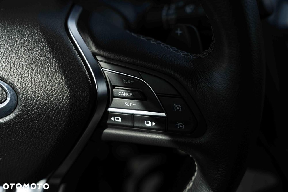 Infiniti Q60 - 25