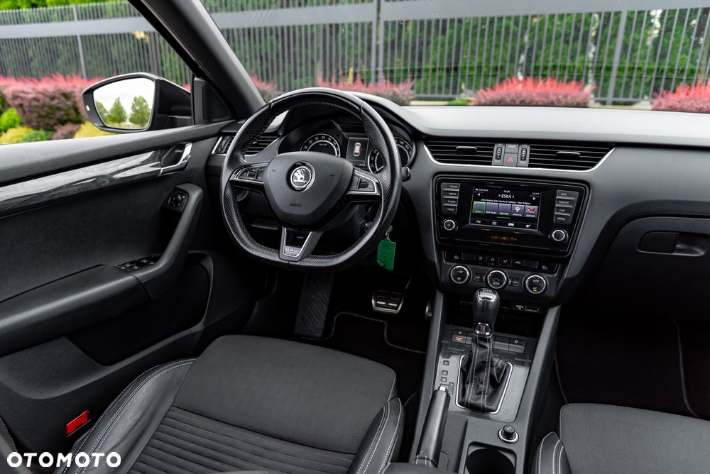 Skoda Octavia 2.0 TDI DSG RS - 27