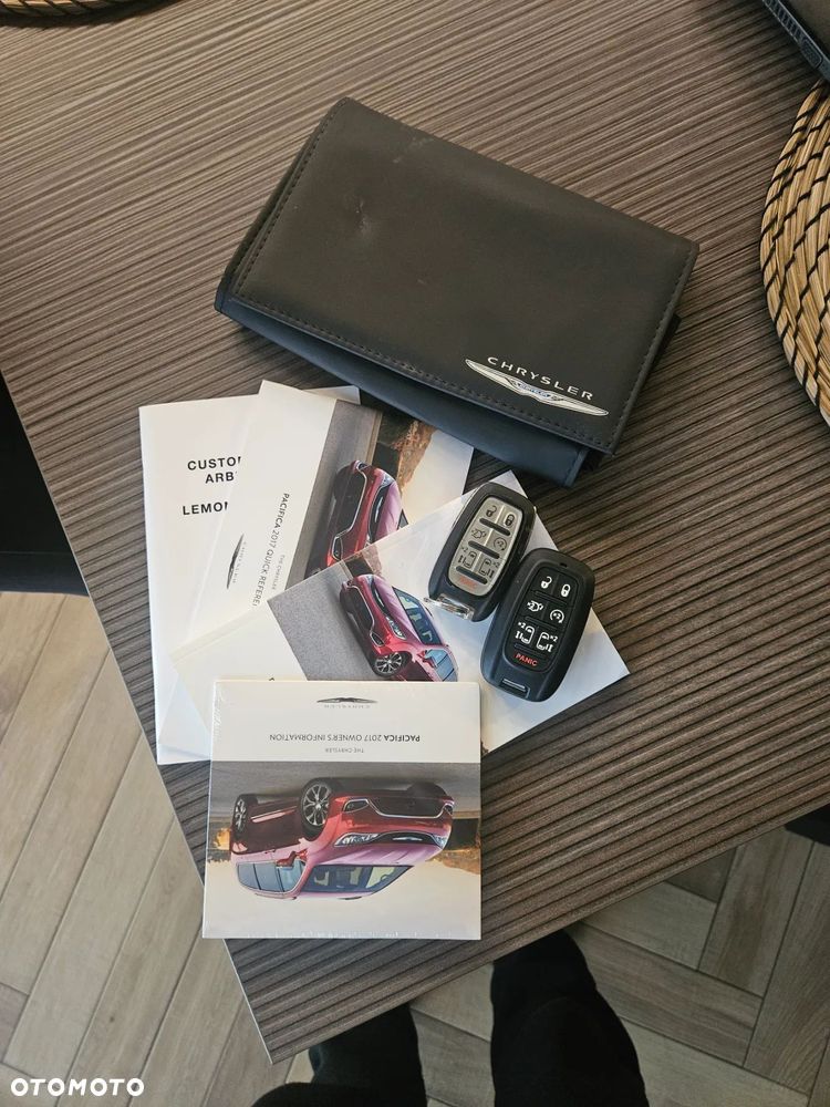 Chrysler Pacifica - 17