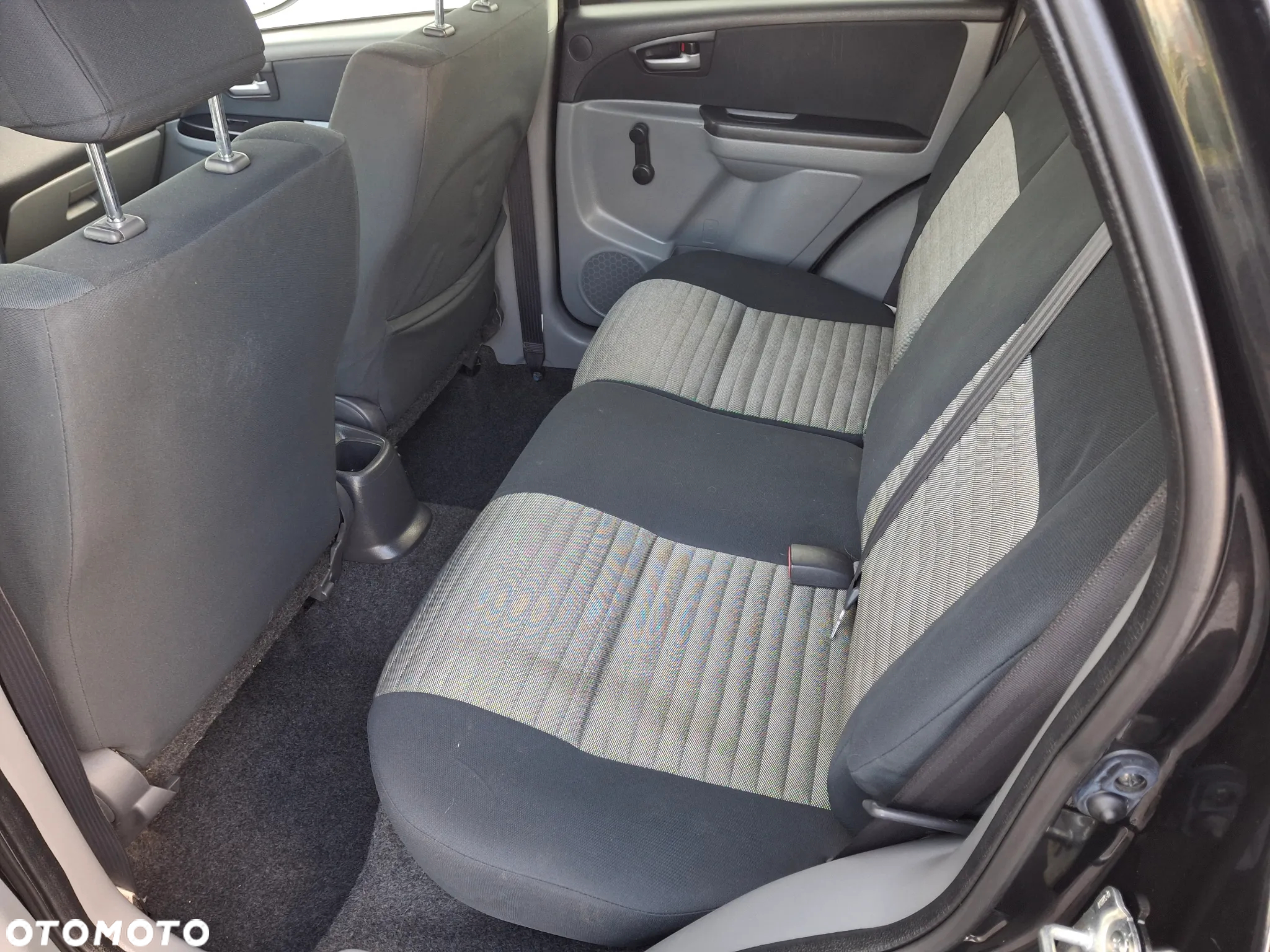 Suzuki SX4 1.6 DDiS Comfort - 32