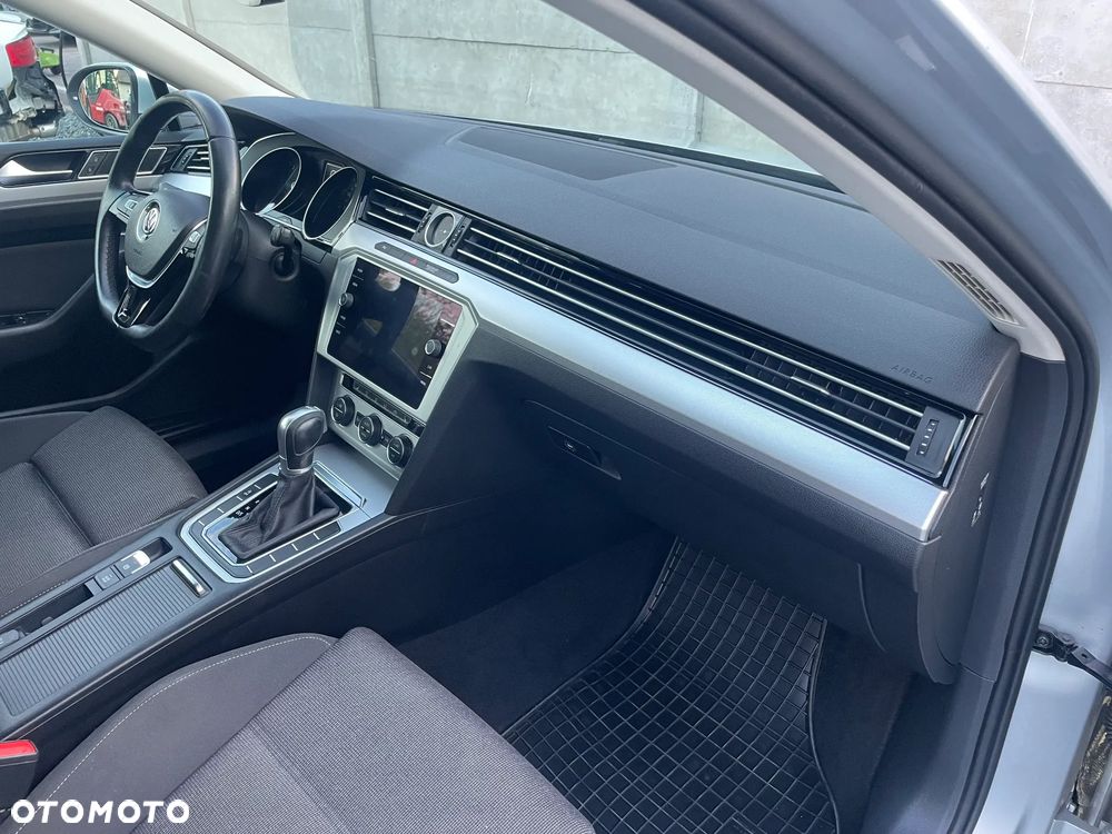Volkswagen Passat 2.0 TDI SCR DSG Comfortline - 25