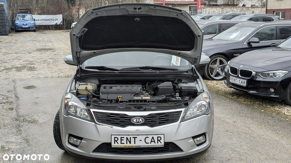 Kia Ceed - 33